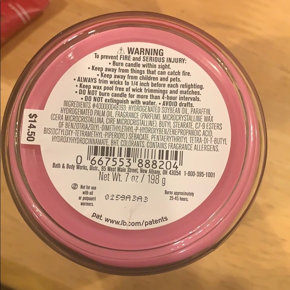 Bath and body works candle NWT - Picture 3 of 4